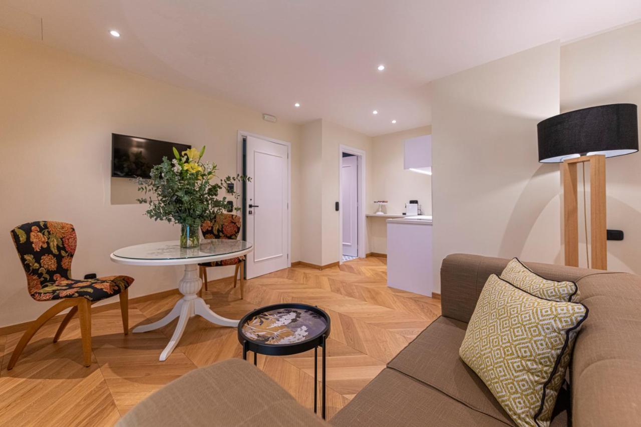 Ipelhome - Plaka Boutique Apartments Athén Kültér fotó
